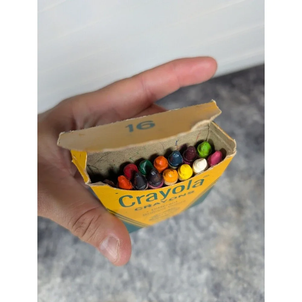 Vintage Crayola Crayons Box of 16 Brilliant Color Binney & Smith